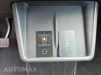 2026 Tesla Model Y Standard – miniatura 5