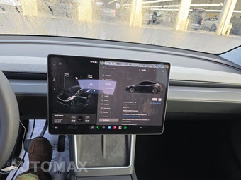 2026 Tesla Model Y Standard - miniatura 11