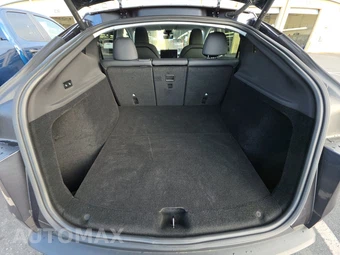 2026 Tesla Model Y Standard - miniatura 16