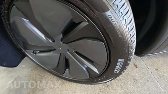 2026 Tesla Model Y Standard - miniatura 24