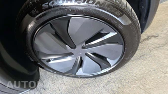 2026 Tesla Model Y Standard - miniatura 26