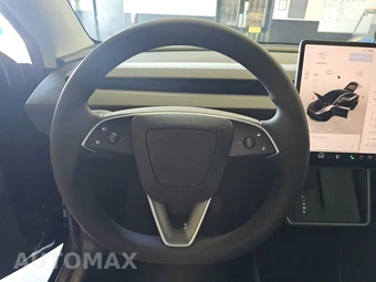 2026 Tesla Model Y Standard – miniatura 10