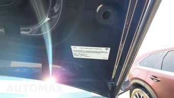 2026 Tesla Model Y Standard – miniatura 20