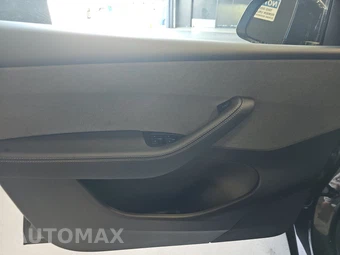 2026 Tesla Model Y Standard – miniatura 9