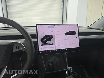 2026 Tesla Model Y Standard - miniatura 11