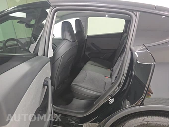 2026 Tesla Model Y Standard - miniatura 13