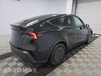 2026 Tesla Model Y Standard - miniatura 4