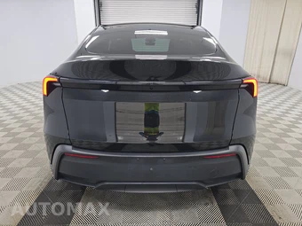 2026 Tesla Model Y Standard - miniatura 5