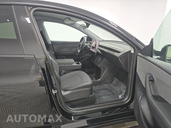 2026 Tesla Model Y Standard - miniatura 8