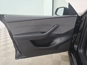 2026 Tesla Model Y Standard - miniatura 9