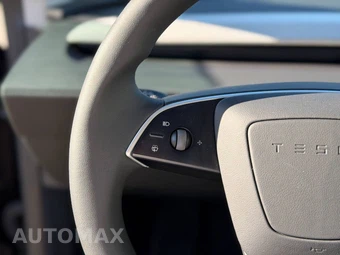2026 Tesla Model Y Standard – miniatura 12