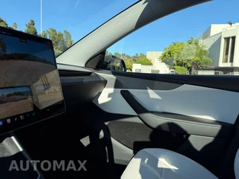 2026 Tesla Model Y Standard – miniatura 14