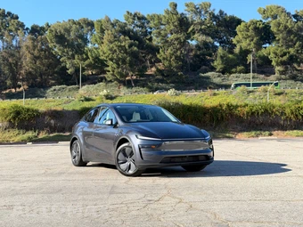 2026 Tesla Model Y Standard – miniatura 2