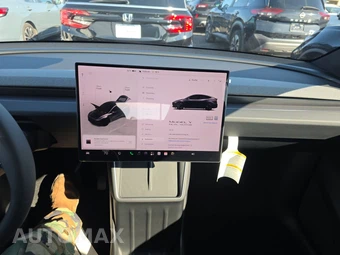 2026 Tesla Model Y Standard - miniatura 11