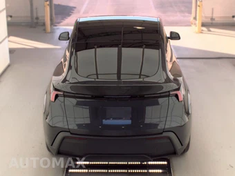 2026 Tesla Model Y Standard - miniatura 5