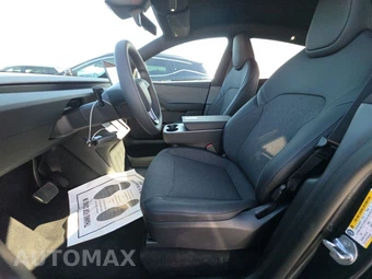 2026 Tesla Model Y Standard - miniatura 7