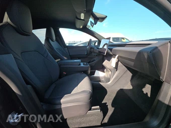 2026 Tesla Model Y Standard - miniatura 8