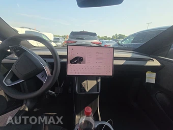2026 Tesla Model Y Standard - miniatura 11