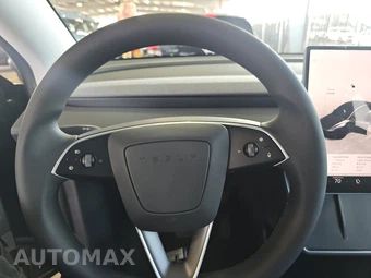 2026 Tesla Model Y Standard - miniatura 10