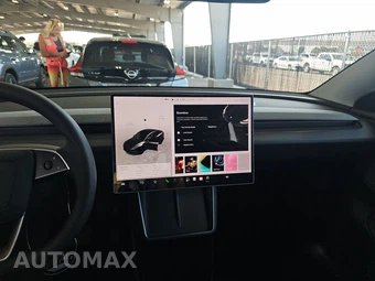 2026 Tesla Model Y Standard - miniatura 11