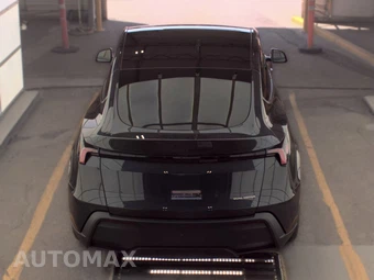 2026 Tesla Model Y Standard - miniatura 5