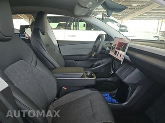 2026 Tesla Model Y Standard - miniatura 8