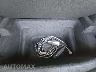 2026 Tesla Model Y Standard – miniatura 15