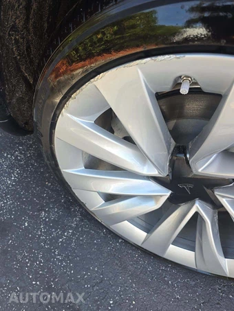 2026 Tesla Model Y Standard – miniatura 22