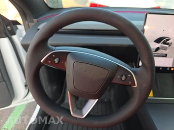 2026 Tesla Model Y Standard - miniatura 10