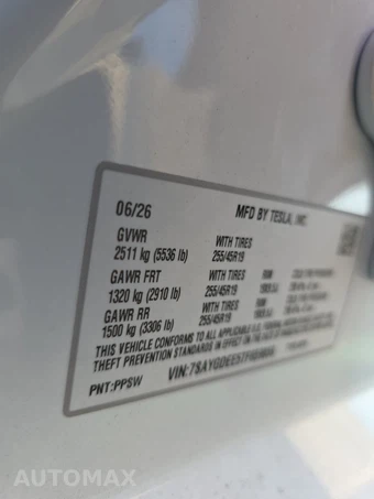 2026 Tesla Model Y Standard - miniatura 14