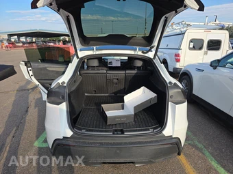 2026 Tesla Model Y Standard - miniatura 16