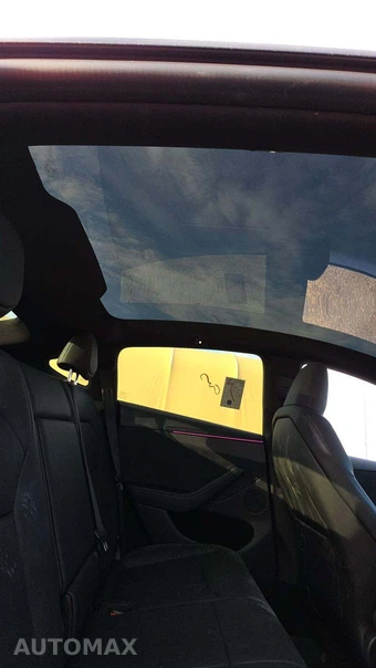2026 Tesla Model Y Standard - miniatura 19