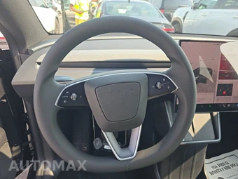 2026 Tesla Model Y Standard - miniatura 10