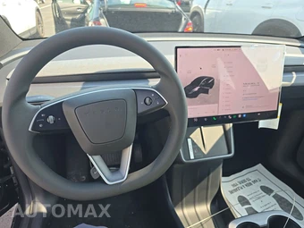 2026 Tesla Model Y Standard - miniatura 11