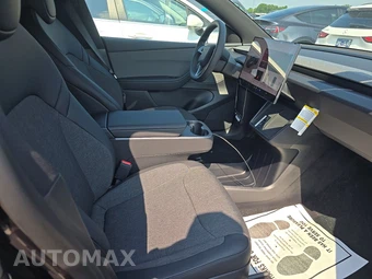 2026 Tesla Model Y Standard - miniatura 8