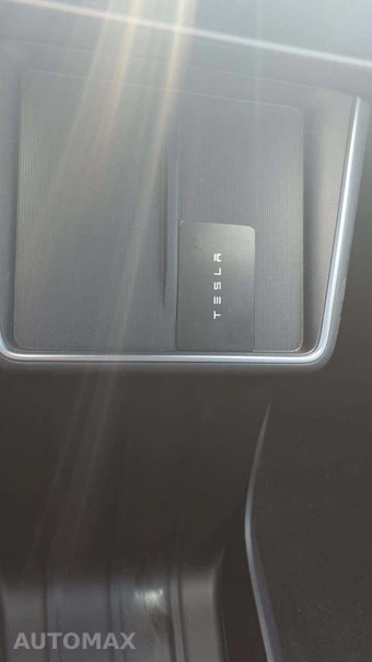 2026 Tesla Model Y Standard – miniatura 19