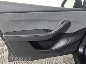 2026 Tesla Model Y Standard – miniatura 9