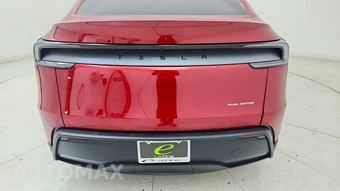 2026 Tesla Model Y Standard – miniatura 11
