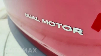 2026 Tesla Model Y Standard – miniatura 17