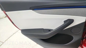 2026 Tesla Model Y Standard – miniatura 31