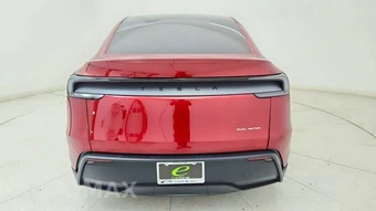 2026 Tesla Model Y Standard – miniatura 5