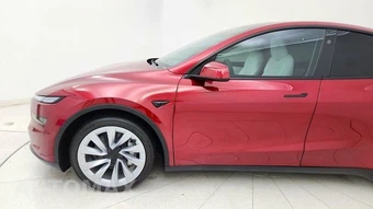 2026 Tesla Model Y Standard – miniatura 9