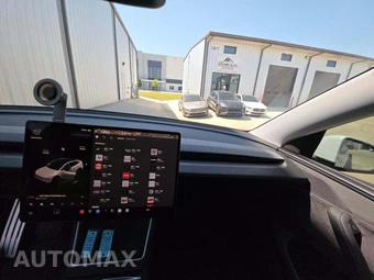 2026 Tesla Model Y Standard - miniatura 10