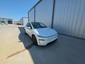 2026 Tesla Model Y Standard - miniatura 4