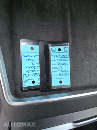 2026 Tesla Model Y Standard - miniatura 8