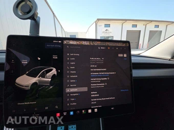 2026 Tesla Model Y Standard - miniatura 9