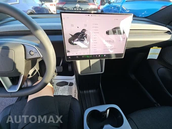 2026 Tesla Model Y Standard - miniatura 11