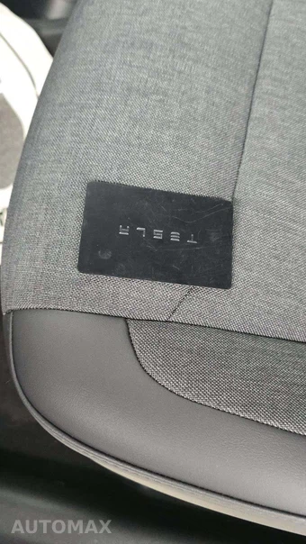 2026 Tesla Model Y Standard - miniatura 20
