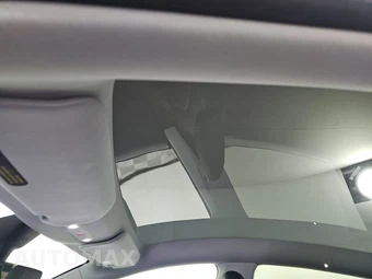 2026 Tesla Model Y Standard – miniatura 17