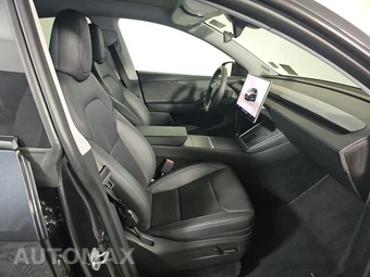 2026 Tesla Model Y Standard – miniatura 8